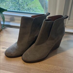 Lucky Brand Taupe Suede Ankle Booties - Sz 9